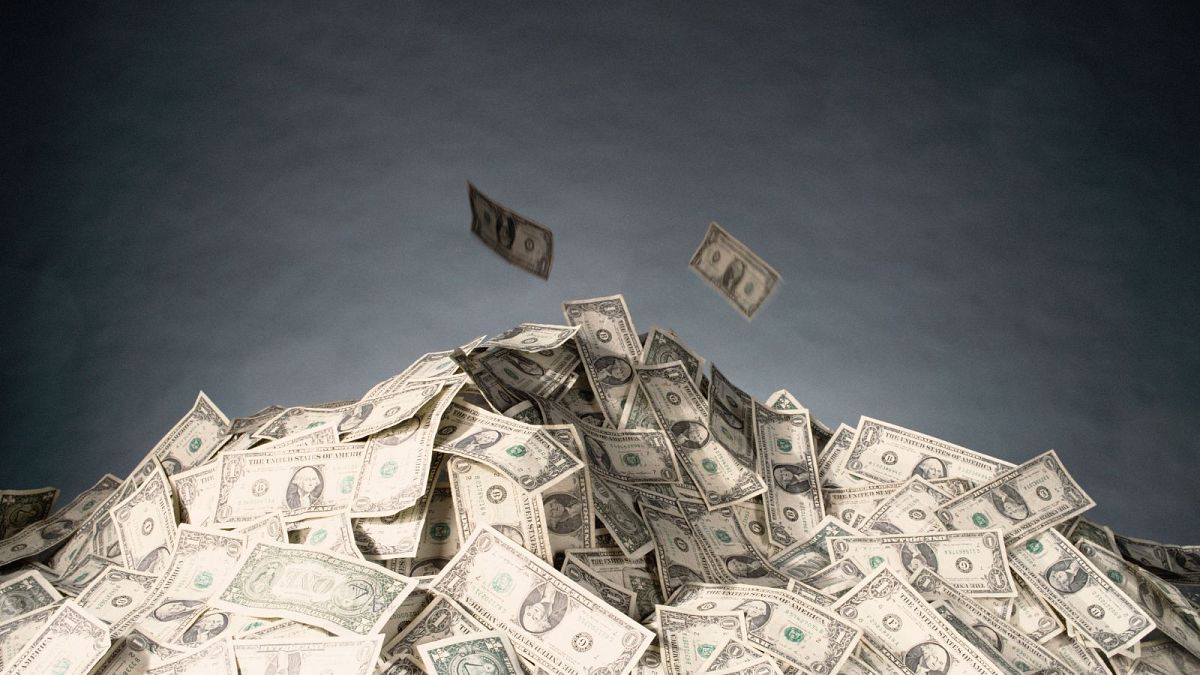 میزان پول موجود در دنیا