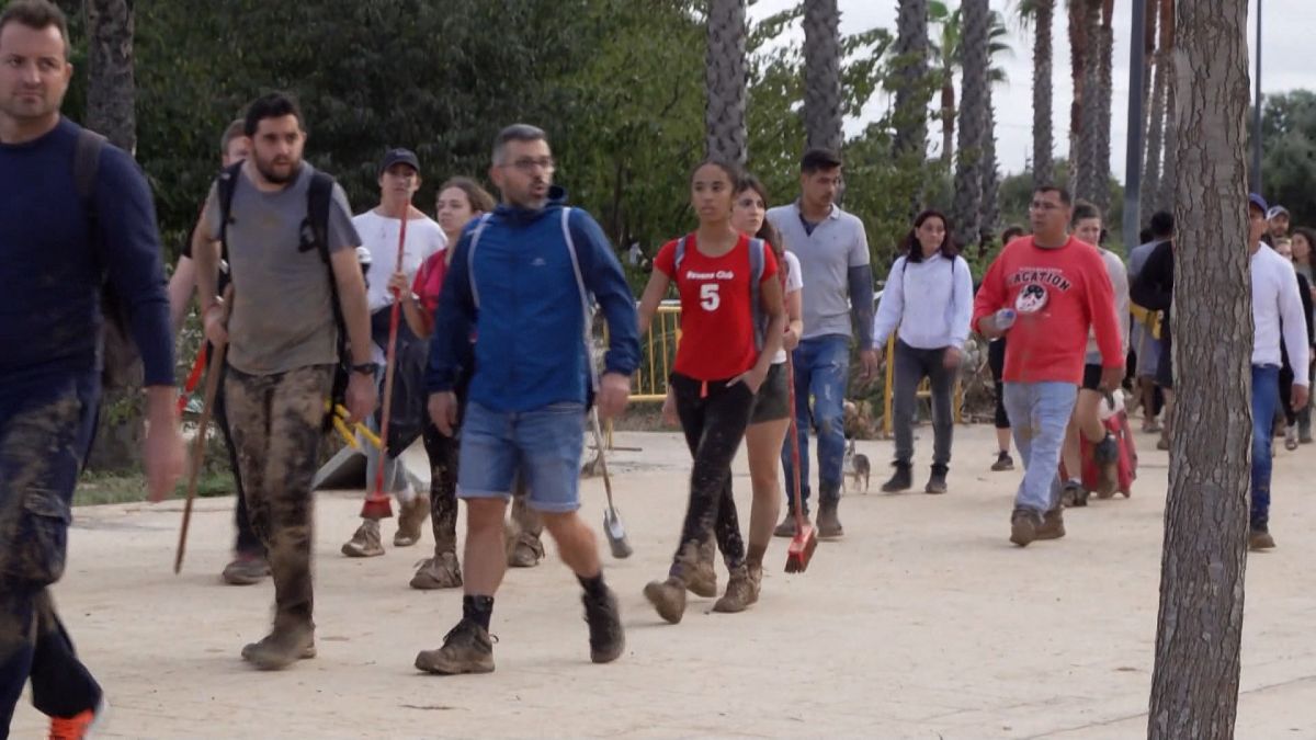 Video. No Comment: Aid on the ground slow to arrive in flood-hit areas