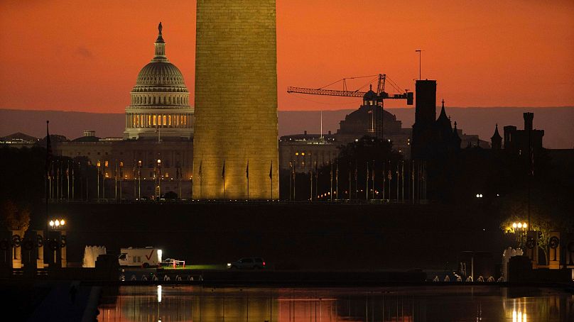 O sol nasce sobre o Capitólio dos EUA no dia das eleições