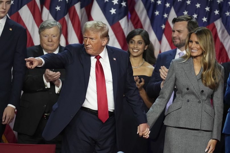 Donald et Melania Trump au Palm Beach County Convention Center lors de la soirée électorale, le mercredi 6 novembre 2024, à West Palm Beach, en Floride.