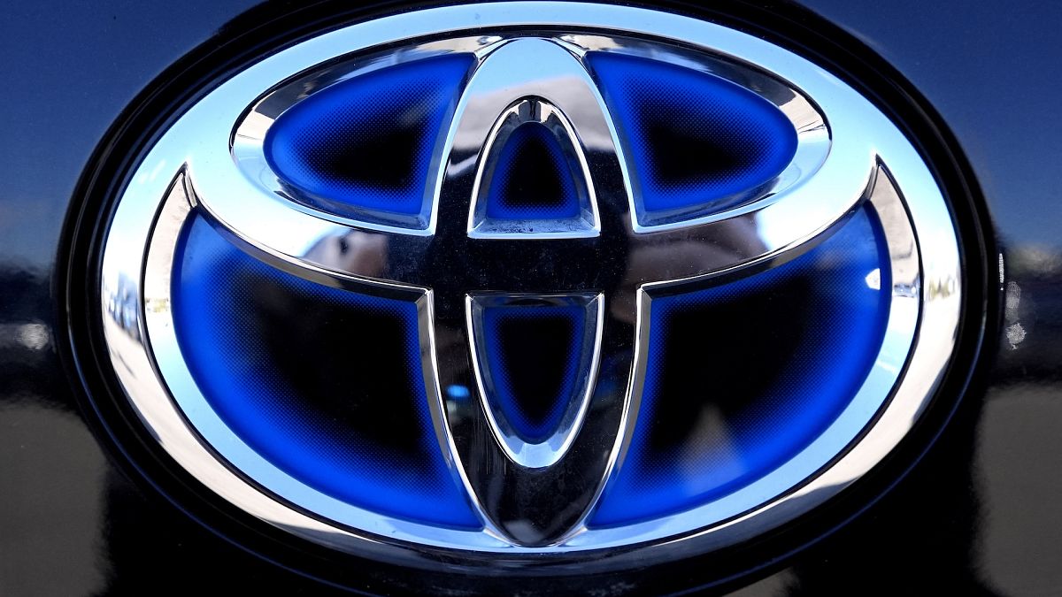 Η Toyota βλέπει τα κέρδη της να καταρρέουν από το σκάνδαλο