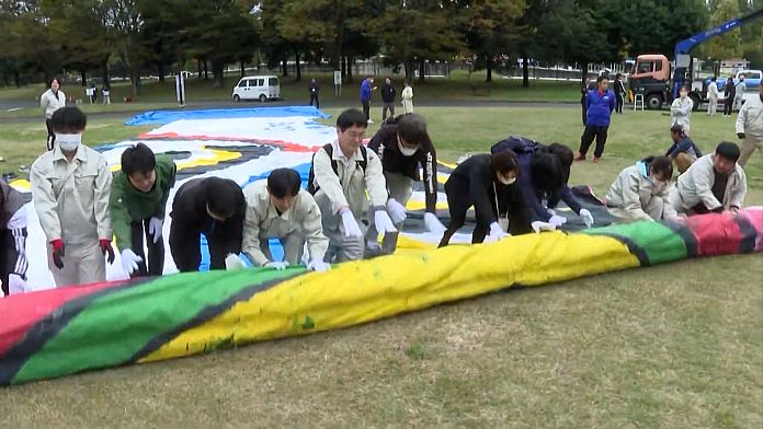 No Comment : au Japon, le koinobori géant de Kazo fait sa sortie annuelle