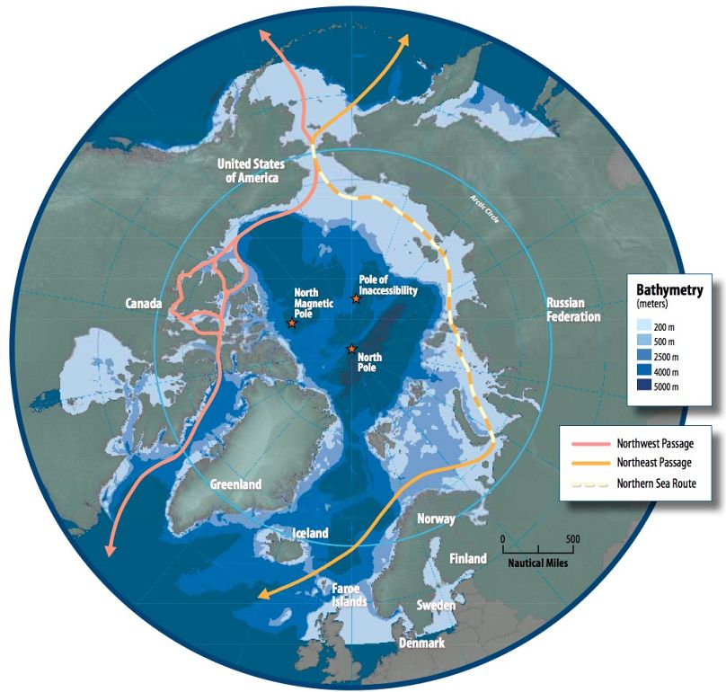 Carte de la région arctique montrant le passage du nord-est, la route maritime du nord et le passage du nord-ouest.