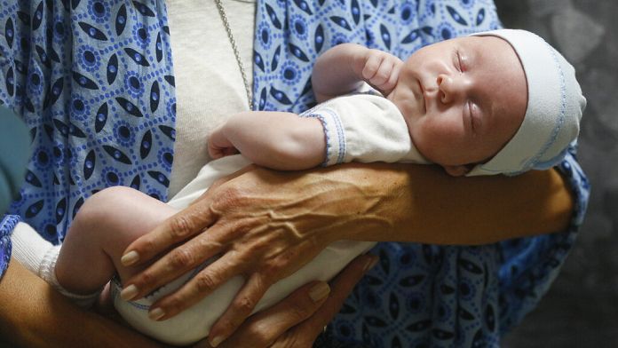 Portogallo: l'approvazione definitva dell'estensione del congedo parentale deve aspettare