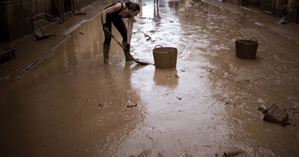 Search for survivors continues in the wake of deadly floods in eastern Spain