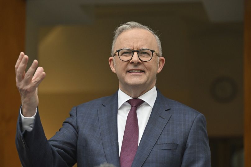 Anthony Albanese ausztrál miniszterelnök pártja, a Munkáspárt nyújtotta be a törvényjavaslatot