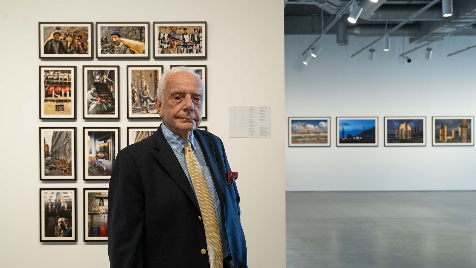 İzzet Keribar Renklerin Yolculuğu