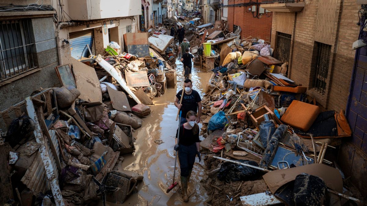 Were warning texts sent too late before Valencia floods? A timeline of how the disaster unfolded