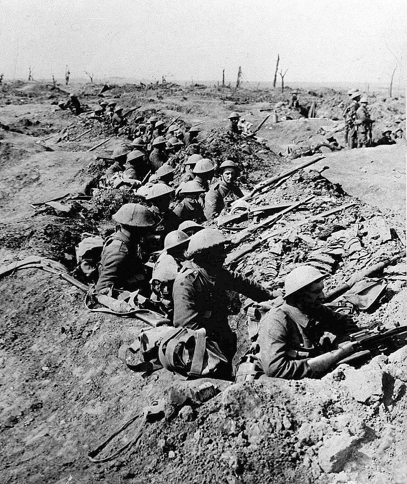 سربازان یگان پیاده ارتش بریتانیا در جریان جنگ جهانی اول در فرانسه - ۱۹۱۶