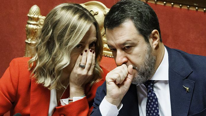 Bologna, Meloni risponde al sindaco Lepore: "Le uniche camicie sono quelle blu della polizia"