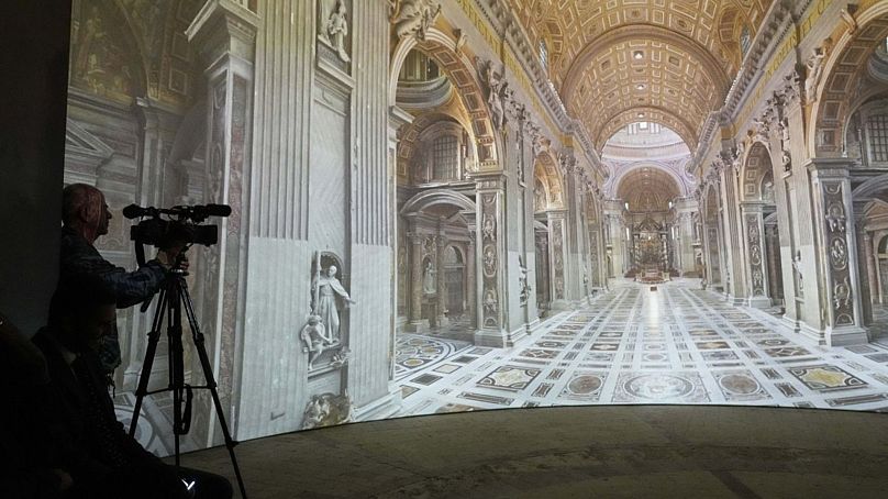 Immagini della basilica di San Pietro proiettate durante l'anteprima per la stampa del progetto.