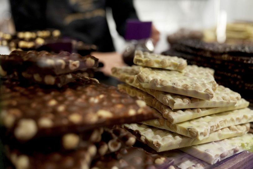 De nombreux chocolatiers ne peuvent pas se contenter des marges bénéficiaires habituelles et répercutent tous les coûts supplémentaires liés au prix du cacao sur leurs clients