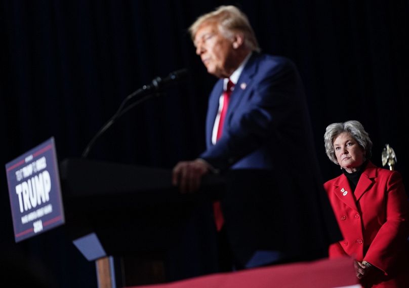 Donald Trump és Susan Wiles az iowai előválasztáson, 2024 januárjában