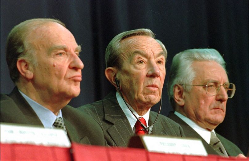 Secretary of State Warren Christopher, centre, is flanked by Bosnian President Alija Izetbegović, left, and Croatian President Franjo Tuđman in Dayton, OH, 10 November 1995