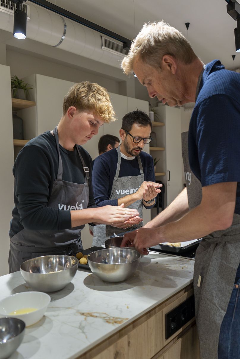 De pai para filho, ou vice-versa, neste caso, a cozinha catalã é frequentemente intergeracional