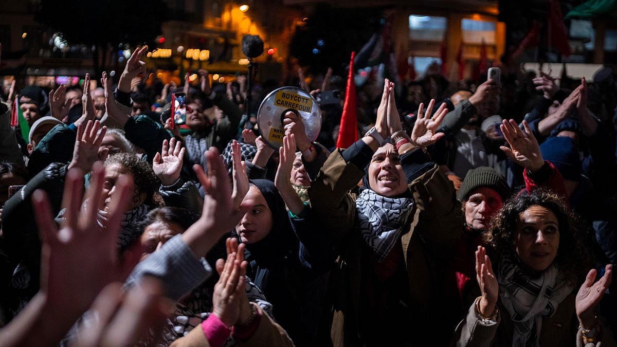 الآلاف يتظاهرون في باريس ضد حفل يميني متطرف لدعم الجيش الإسرائيلي