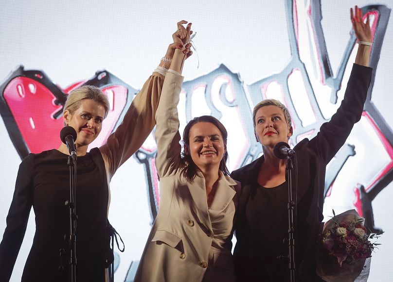 Maria Kolesnikova (à droite), Svetlana Tikhanovskaya et Veronika Tsepkalo, lors d'un meeting de soutien à Tikhanovskaya à Minsk, au Bélarus, le jeudi 30 juillet 2020.