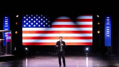 Elon Musk, 19 Ekim 2024 Cumartesi günü Harrisburg, Pa.'daki Life Center Kilisesi'nde konuşuyor