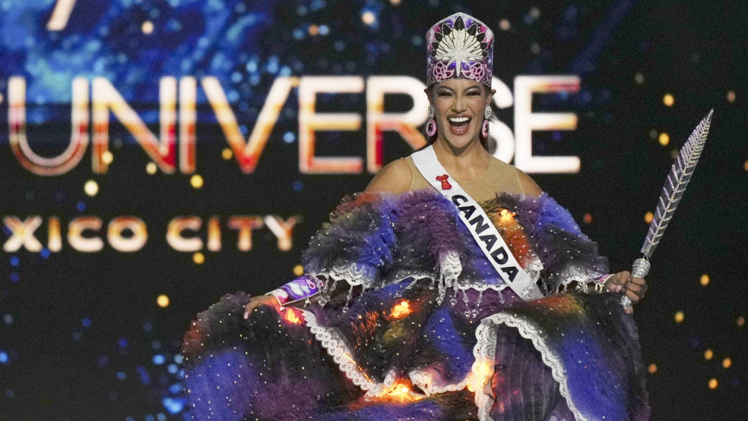Miss Canadá Ashley Callingbull participa en el concurso Miss Universo en Ciudad de México, México el 14.11.2024