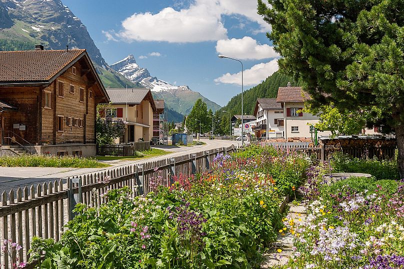 Conosciuta per i suoi splendidi paesaggi naturali, tra cui laghi cristallini e un ambiente glaciale, Splügen è un paradiso per gli amanti della vita all'aria aperta tutto l'an