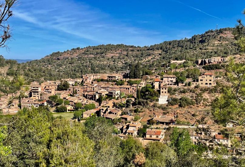 Il passato di Mura è profondamente intrecciato con la viticoltura, come dimostrano i suoi unici torchi in pietra chiamati “lagares” che si possono ancora vedere nei vigneti.