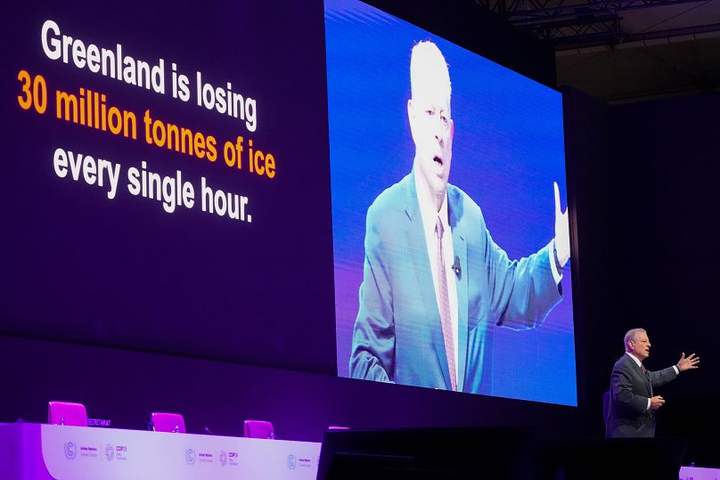 نائب الرئيس الأمريكي السابق آل غور يتحدث خلال جلسة حول تتبع المناخ،  في قمة الأمم المتحدة للمناخ COP29، الجمعة 15 نوفمبر 2024