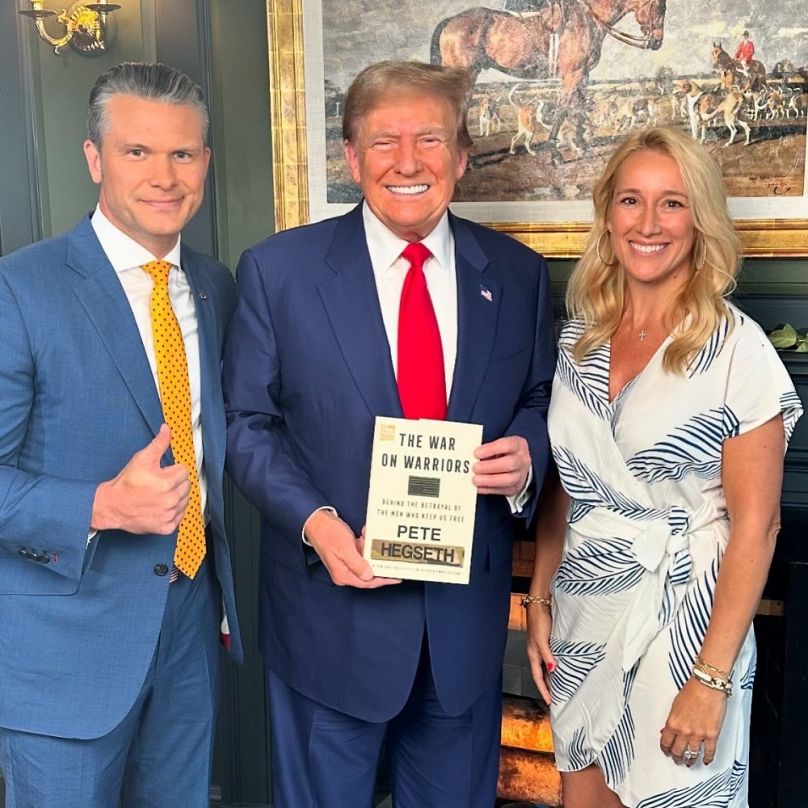 Pete Hegseth, Donald Trump és Jennifer Hegseth