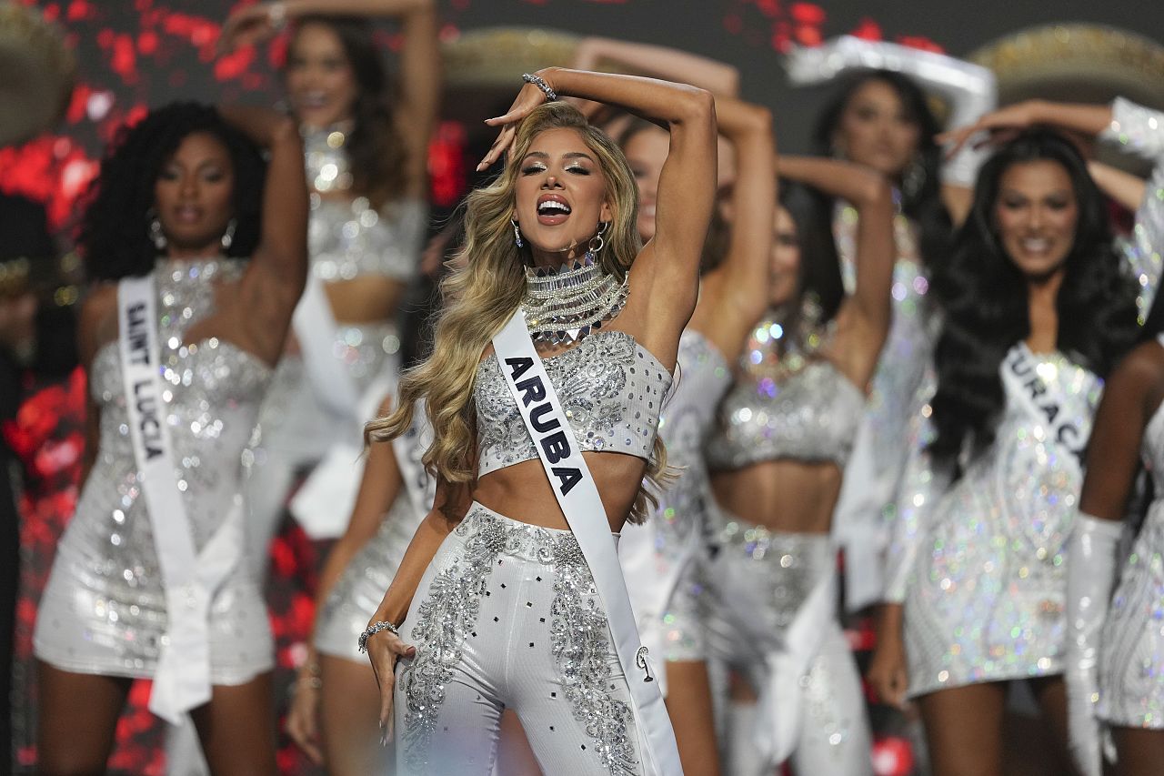 Miss Aruba Anouk Eman participe à la finale du 73e concours de beauté Miss Univers à Mexico.