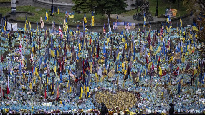 No Comment : les drapeaux de la mémoire à Kyiv