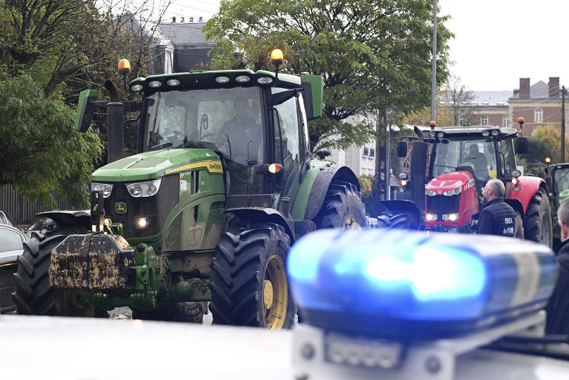 Des agriculteurs avant un rassemblement contre l'accord commercial UE-Mercosur, le lundi 18 novembre 2024 à Beauvais, dans le nord de la France.