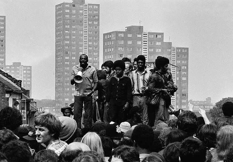 Darcus Howe dirigindo-se aos manifestantes anti - racistas, Lewisham, 13 de agosto de 1977