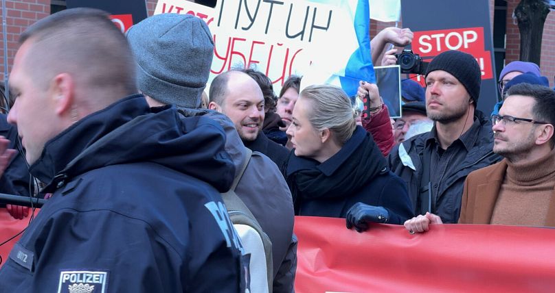 Vladimir Kara-Mursa (izquierda), Yulija Navalnaya (centro) y Ilja Jaschin (derecha), Berlín, 17.11.2024 