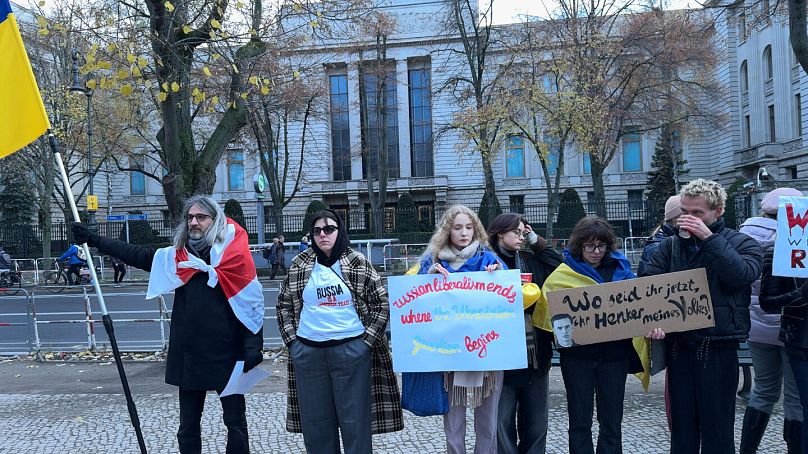 Ukrainische Bürger vor der Russischen Botschaft, Berlin, 17.11.2034.