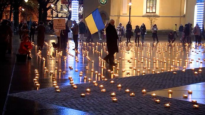 No Comment. 1 000 bougies allumées à Tallinn et Riga en solidarité avec l'Ukraine