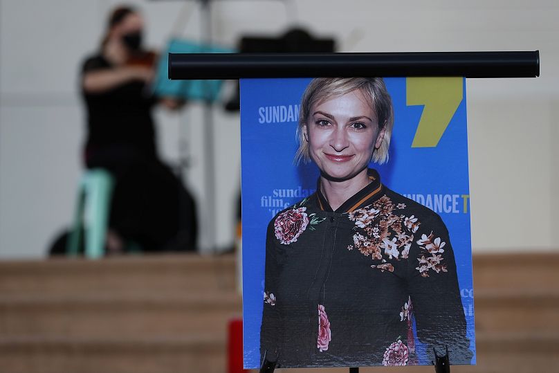 A musician plays a violin behind a photograph of cinematographer Halyna Hutchins during a vigil in her honour in Albuquerque, 23 October 2021. 