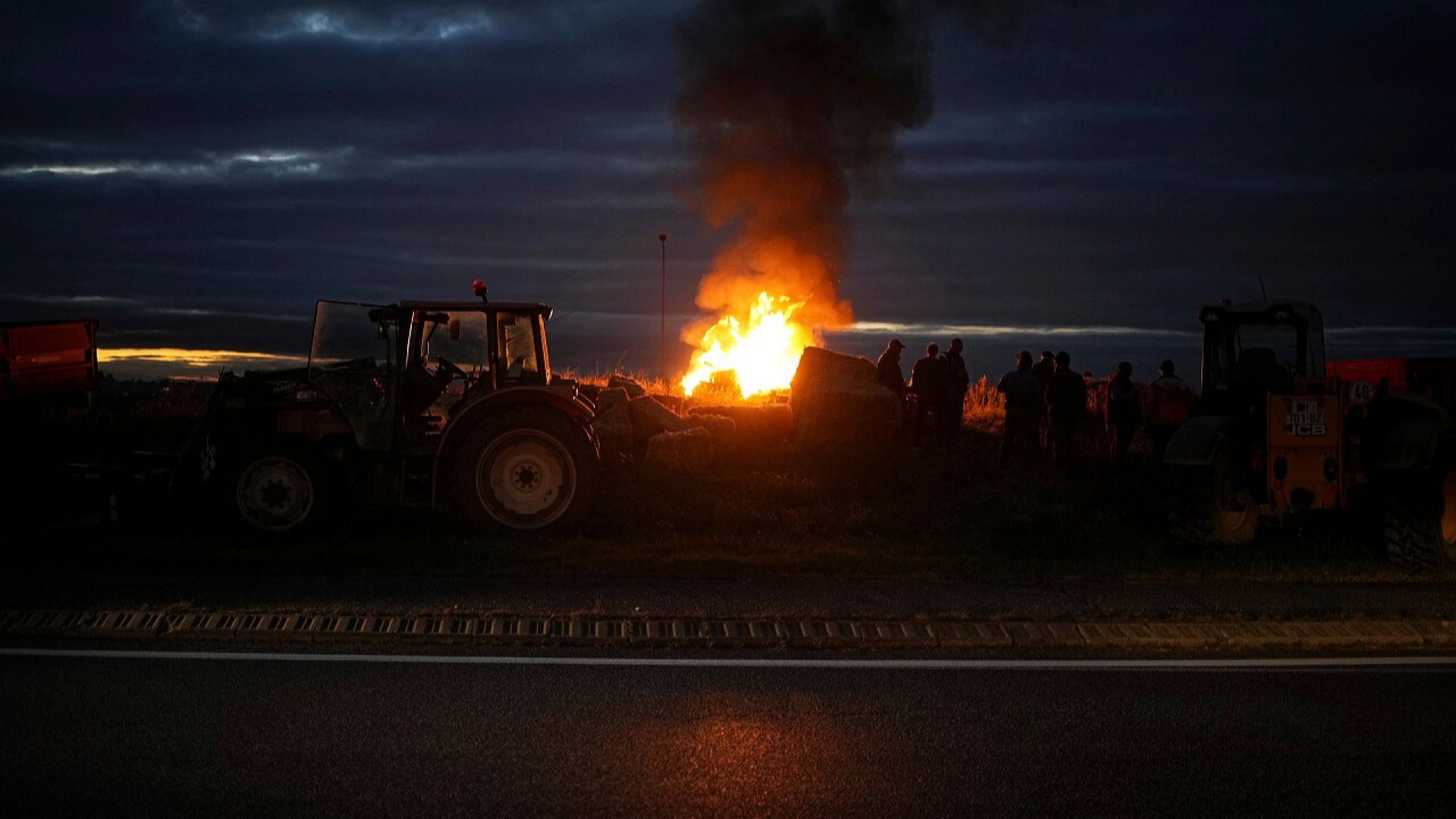 Stunning Farmers Drive Tractors Through Paris, Block Highways In Greece To Protest Mercosur Free-trade Deal Photo for Mobile Stunning Farmers Drive Tractors Through Paris, Block Highways In Greece To Protest Mercosur Free-trade Deal Photo for Mobile