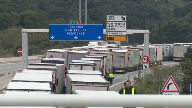 Blocus routier organisé par les membres de la Coordination rurale sur l'autoroute A9 près de la frontière franco-espagnole, le mercredi 20 novembre 2024