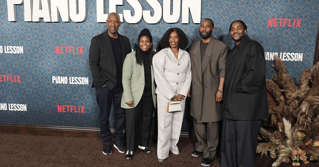 Denzel Washington and wife support son at premiere of ‘The Piano Lesson’