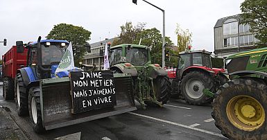 Video. French farmers block Bordeaux port in fourth day of ...