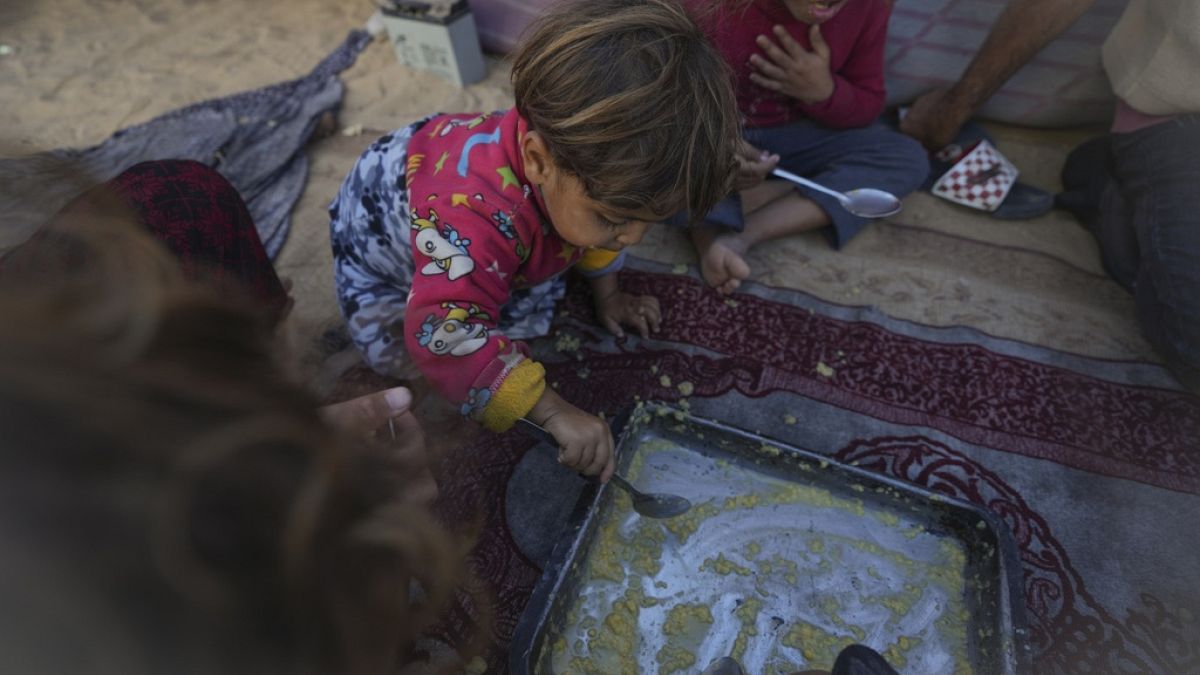 الحرب بيومها الـ413: قتلى وجرحى في غزة وتل أبيب تبحث خطةً لتعطيل مذكرة الاعتقال وحزب الله يقصف حيفا