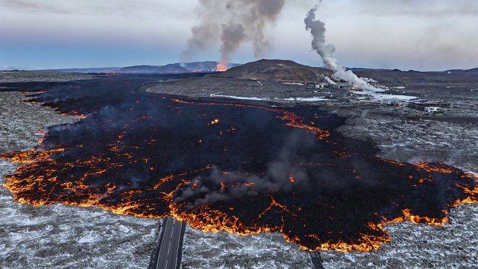 No Comment : images impressionnantes des coulées de lave en Islande