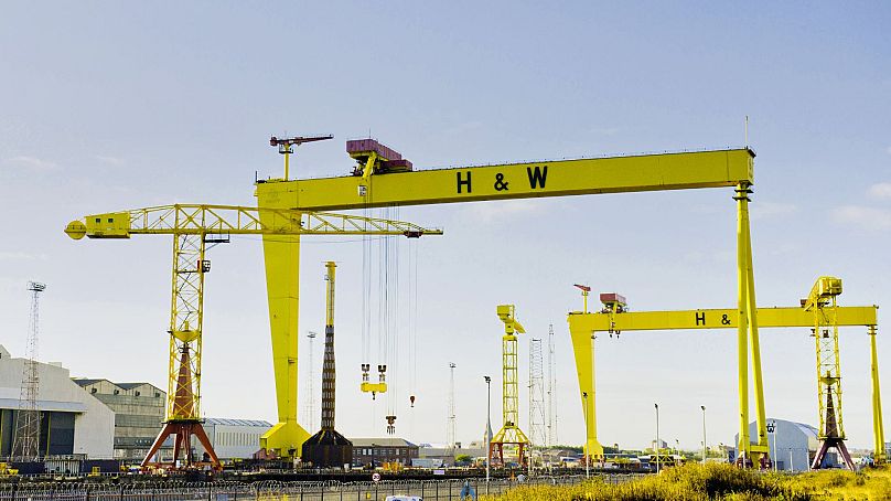 Le gru gialle per navi da carico sono una caratteristica dello skyline di Belfast