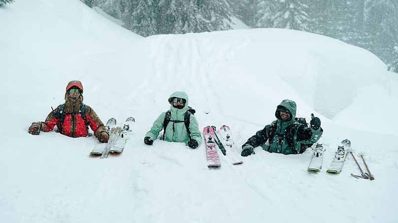 Una fiesta de esquí relajante en la nieve en Georgia