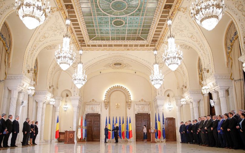 Klaus Iohannis a Ludovic Orban-kormány tagjainak kinevezésekor, 2019 novemberében