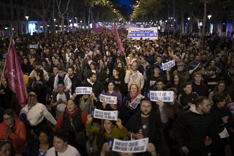 Δεκάδες χιλιάδες στη διαδήλωση για τα ενοίκια στη Βαρκελώνη