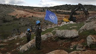 Le forze di pace Unifil osservano gli escavatori israeliani che tentano di distruggere i tunnel costruiti da Hezbollah, 13 dicembre 2019