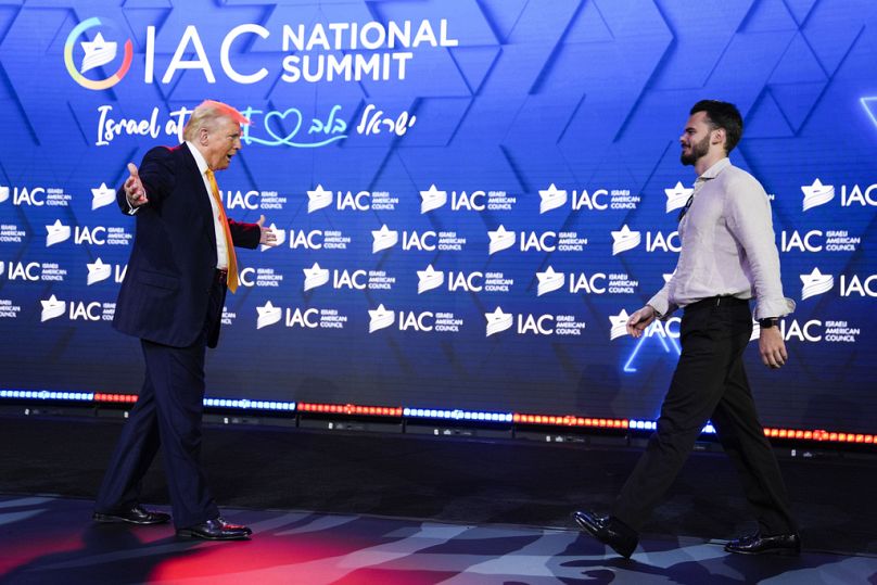 Trump egy kiszabadult orosz tússzal, Jurij Kozlovval talákozik október 7-én