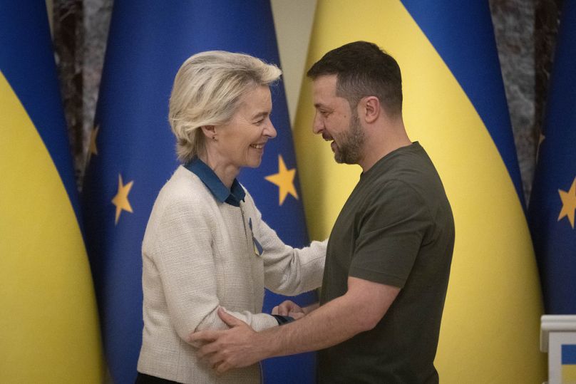 Le président ukrainien Volodymyr Zelensky et la présidente de la Commission européenne Ursula von der Leyen à Kyiv, en Ukraine, le vendredi 20 septembre 2024.