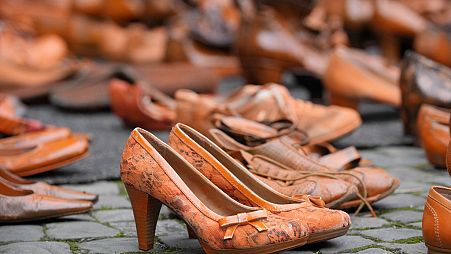 Am Internationalen Tag zur Beseitigung von Gewalt gegen Frauen stehen symbolische Aktionen und alarmierende Zahlen im Mittelpunkt. I