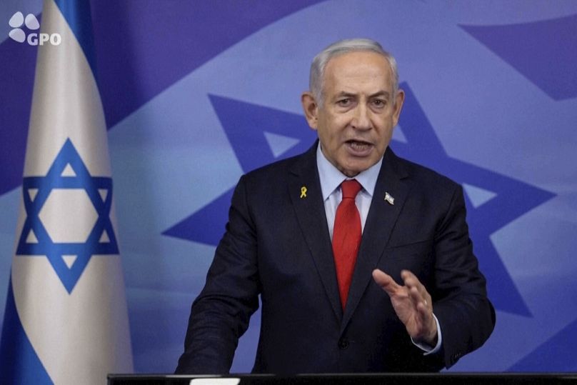 Il primo ministro israeliano Benjamin Netanyahu rilascia una dichiarazione televisiva il 26 novembre 2024 a Gerusalemme, Israele